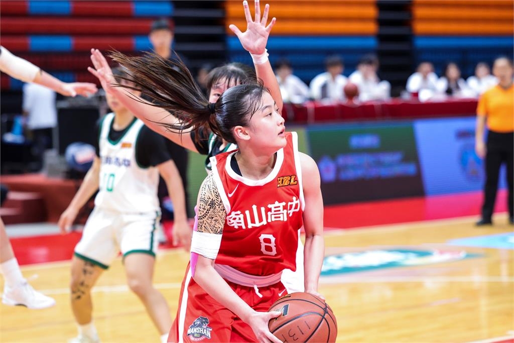 紫微看運動／有著「籃球DNA」的微笑甜心 揭開葉侑璇用實力閃耀球場的秘密