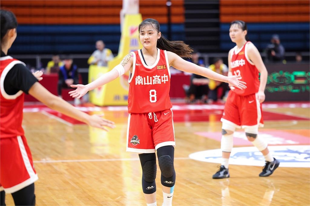 紫微看運動／有著「籃球DNA」的微笑甜心 揭開葉侑璇用實力閃耀球場的秘密