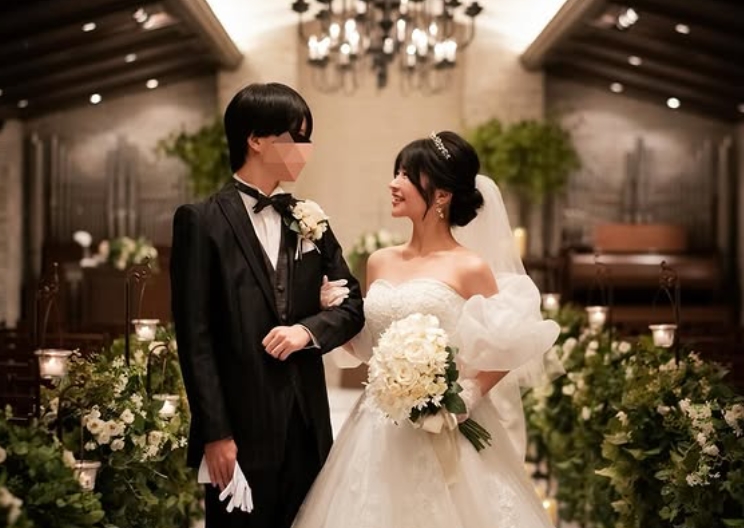 日AV界「絕對的偶像」引退1年爆結婚!跨年曬婚紗照喊話老公陪做1事
