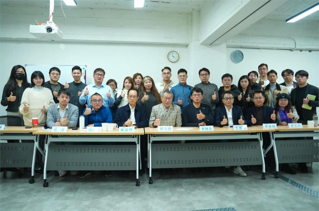 網瘋猜柯文哲「改羈押禁見」因多2新事證?民眾黨「爽辦趴畫面」疑洩端倪