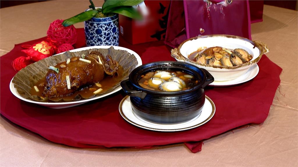 台北餐廳端出八寶鴨 花膠、鮑魚8種內餡藏鴨肚