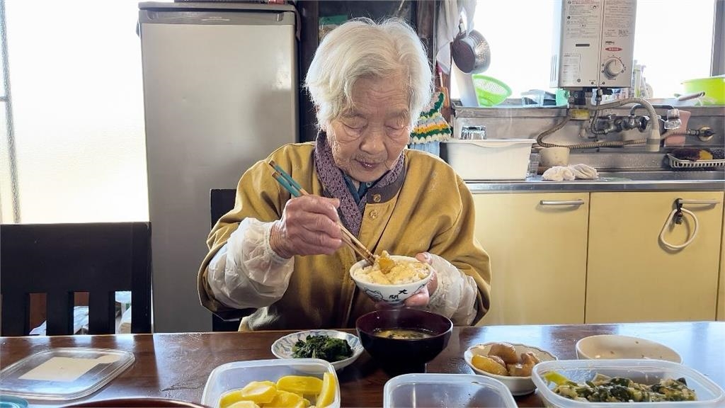日本96歲「最強阿嬤」當YouTuber影片狂吸170萬點閱!她喊話拍到100歲
