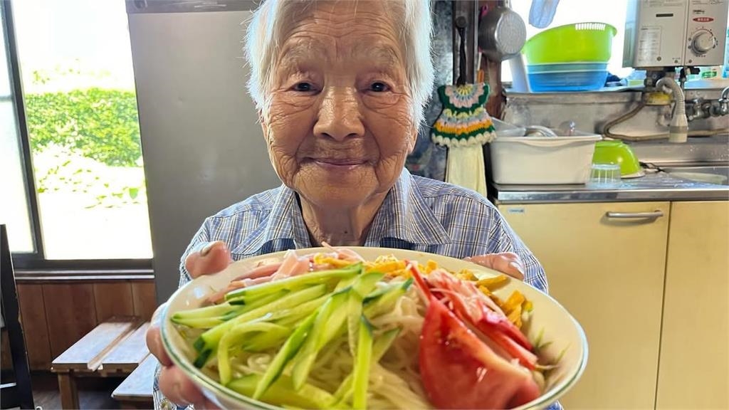 日本96歲「最強阿嬤」當YouTuber影片狂吸170萬點閱!她喊話拍到100歲