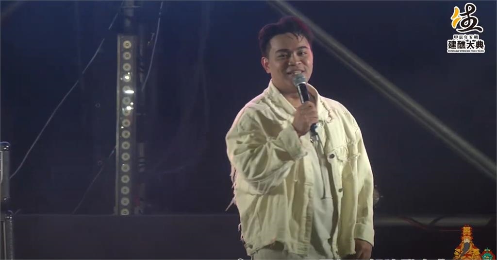 邱軍撞死運將照嗨唱3場!網挖他台上囂張喊「我看起來愛喝酒?」全場看傻