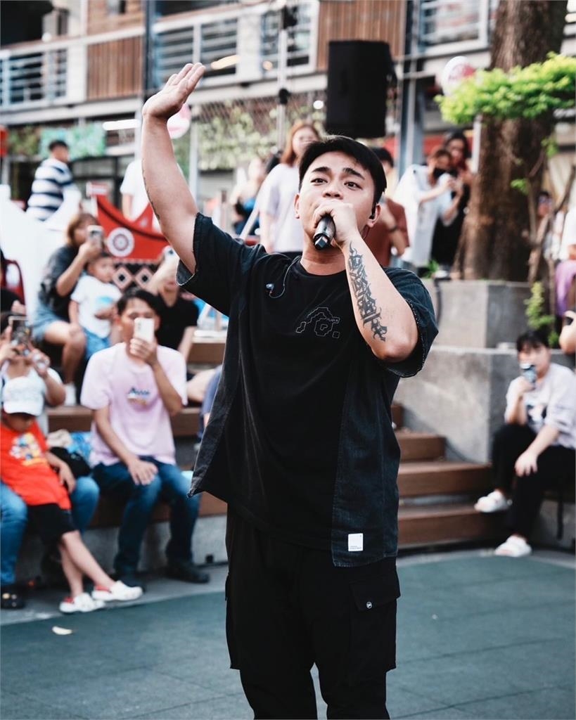 邱軍涉酒駕肇逃運將7日後亡　他最後貼文惹怒眾網：還敢唱跨年阿？