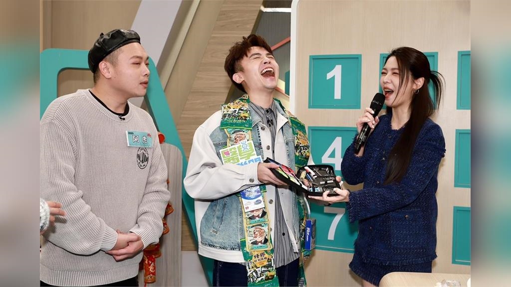 《醫學大聯盟》黃豪平慶生！白家綺送上「奢華版喉糖項練」與「針線包」並祝早生貴子