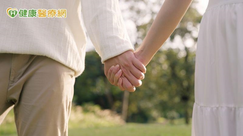 親密性行為後生殖器冒異味，竟是染性病！ 醫揪半年前1舉動惹禍