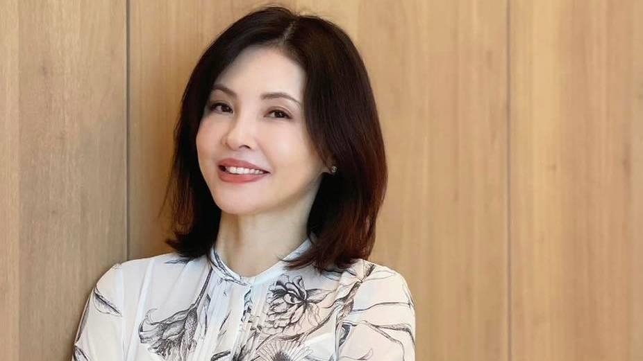 何如芸淚曝父親「太不像話」成心靈重傷！曝母親大病淚眼情勒「換花求子」