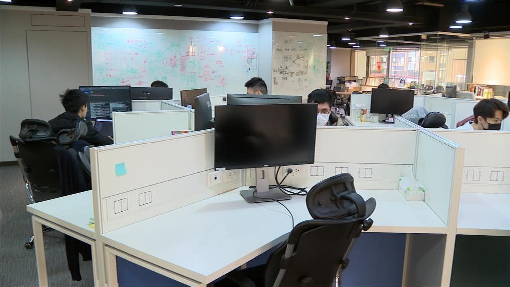 2026春節「恐只放6天」初四就開工！妹子悲喊「沒過年Fu」兩派揪1點戰翻