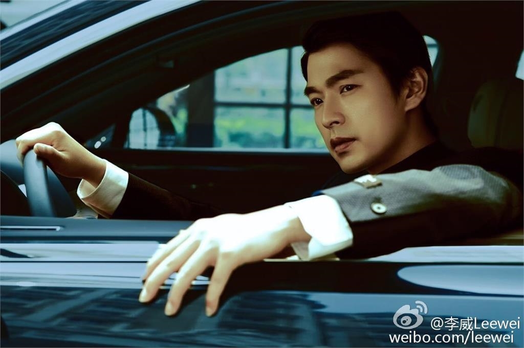 神隱台灣演藝圈10年!李威近況「捲入精舍命案」遭約談與藏鏡人關係曝光