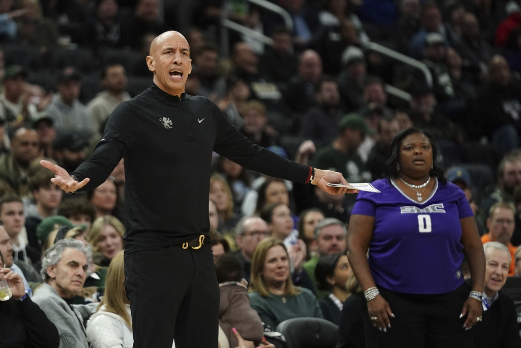 NBA(影)／字母哥生涯大三元寫新里程碑　帶領公鹿中斷國王連勝紀錄