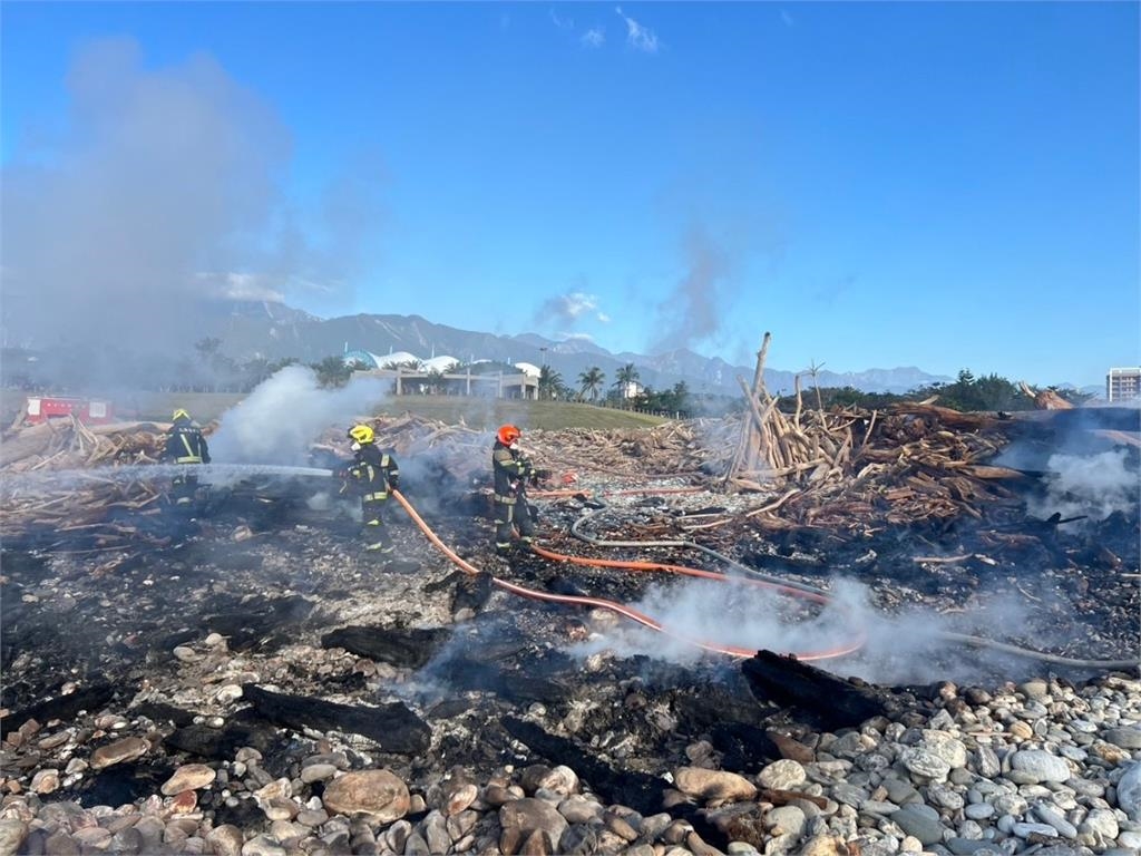 颱風釀大量漂流木堆積　花蓮沿岸疑民眾烤肉再傳火災