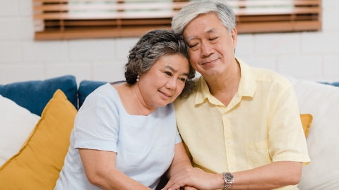 長者心理健康不容輕忽！「老年憂鬱症」盛行率驚人　情緒低落、怨東怨西為警訊？