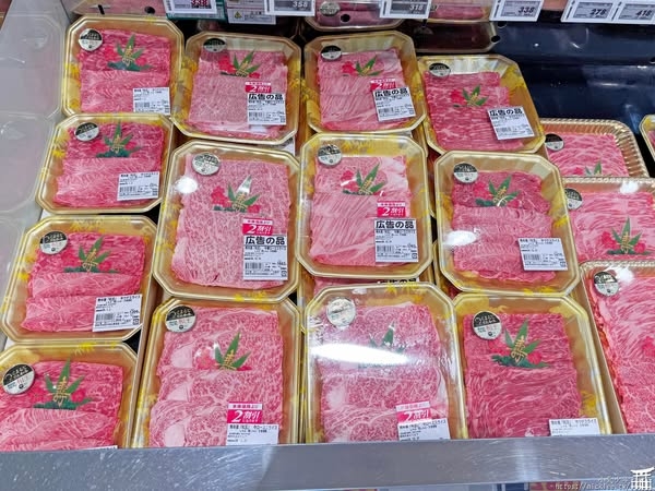到日本玩必DIY超奢宵夜「和牛泡麵」!旅遊達人曝超市選肉2技巧