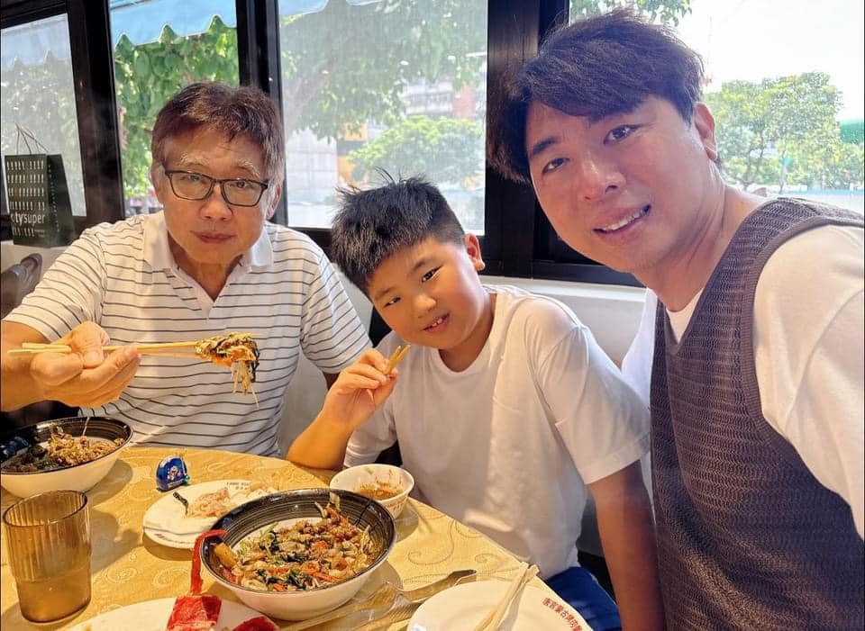 梁赫群遭酸「跟爸爸梁修身長得差好多」！超高EQ自嘲 掀網友激讚