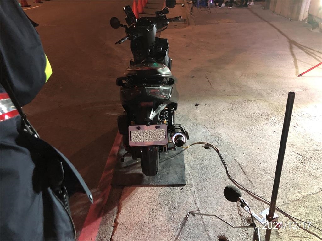 快新聞／機車族注意！改裝排氣管新制上路　新北稽查噪音車取締294件
