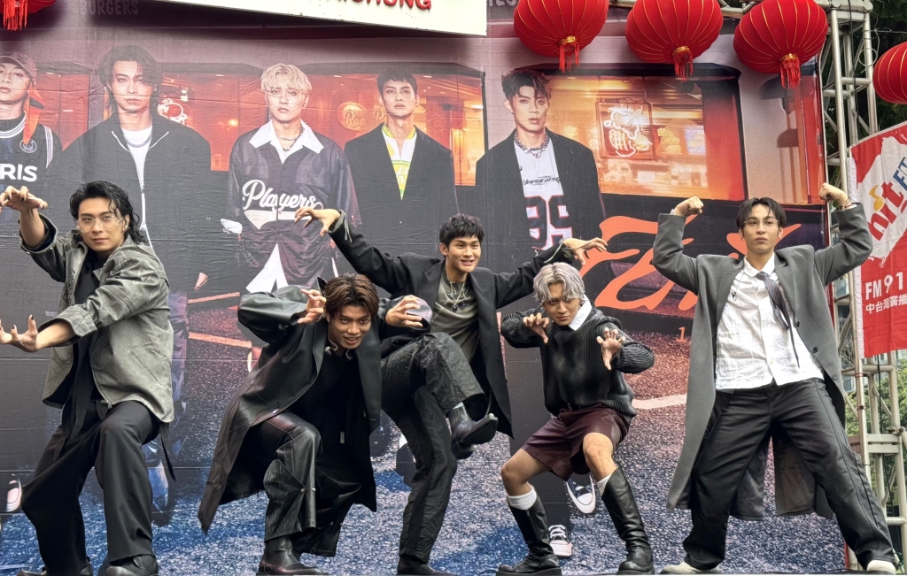 學測作文「52赫茲鯨魚」神撞FEniX專輯名!粉絲嗨翻「寫到哭出來」