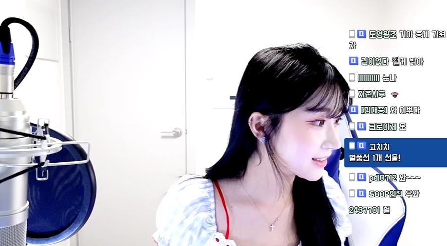 啦啦隊AI李珠珢直播大穿幫!「無修真面目」判若兩人…韓網嚇爛:見鬼了