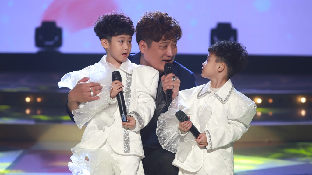 楊哲揪兒演唱〈父子情深〉惹哭郭忠祐！他憶生病父親「因一事」成人生遺憾