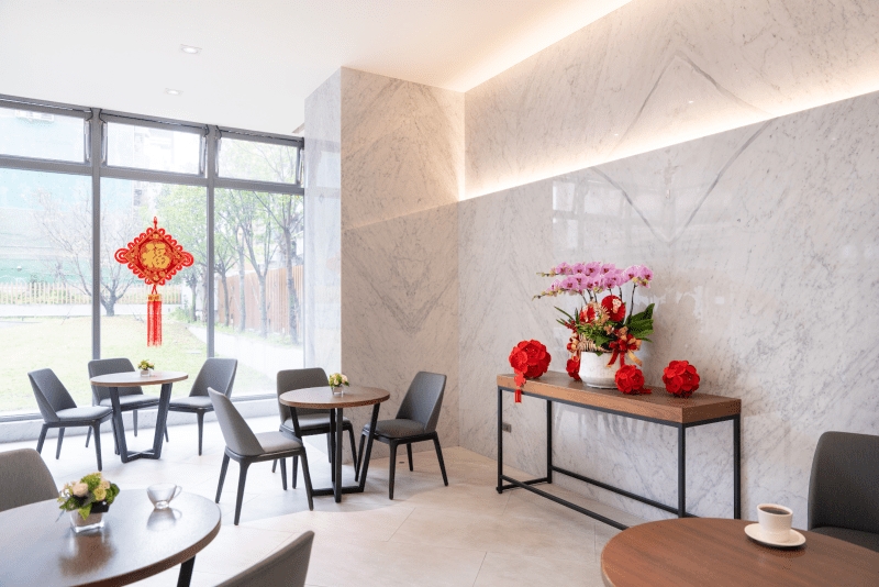 ▲不少月子中心為了讓「新手家庭」感受到年節氣氛，除了在餐點上用盡心思，在也將相關元素注入於場館之中。〔圖／環球敦品提供〕