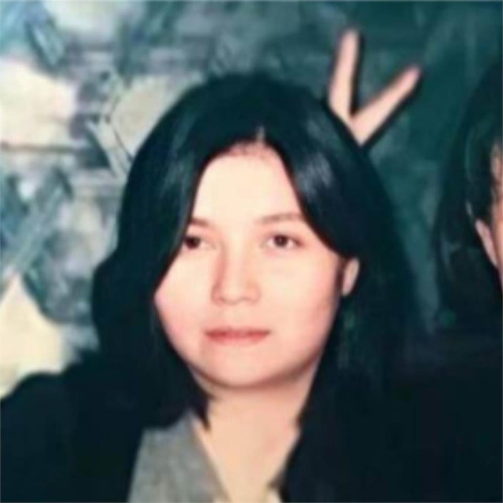 「寬姐」邱瓈寬年輕舊照流出！「空靈少女」泳裝照判若兩人…網驚：女神