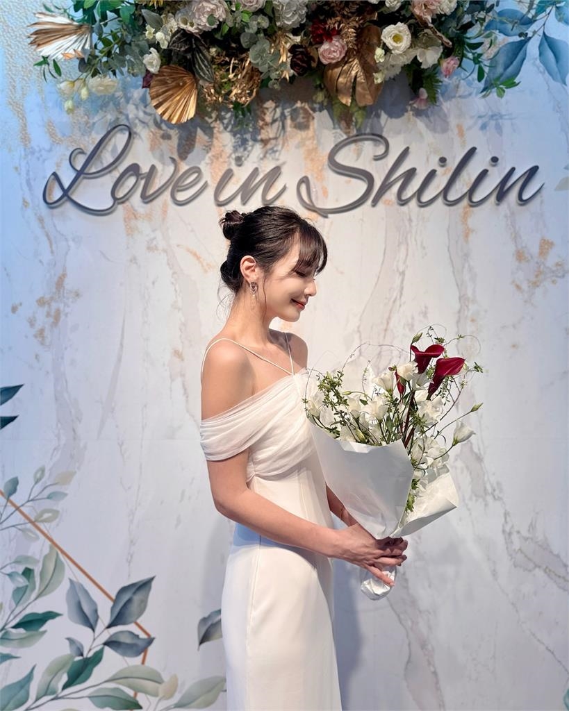 42歲湘瑩結婚了!新婚滿月曬絕美白紗「香肩全曝光」嬌喊:每天被寵愛