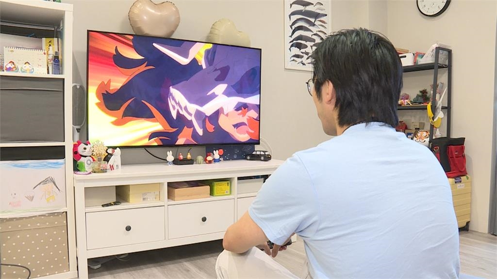 新年宅在家追劇滑手機 當心傷眼傷皮膚老化加速