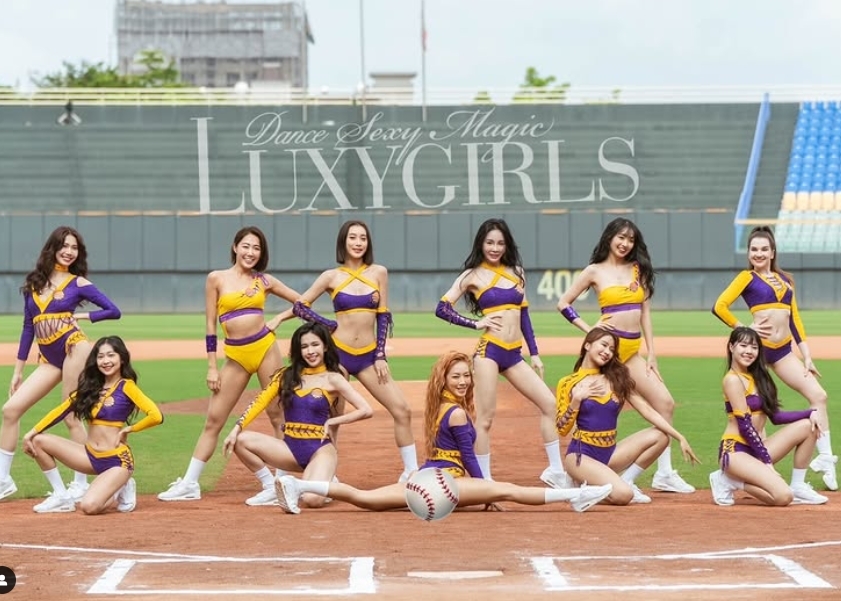 影/Luxygirls蹲下「壓頭前後扭動」疑性暗示!網傻眼:台灣啦啦隊怎變這樣…