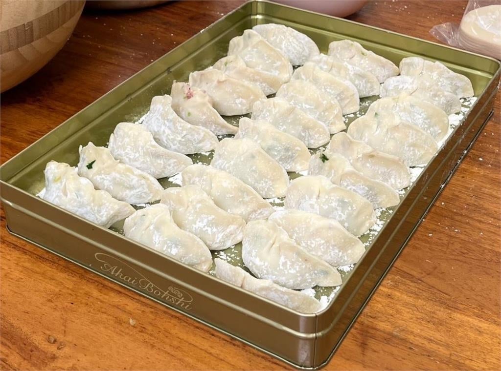 快新聞／北桃議員合體！過年吃元寶　陳乃瑜、于北辰包餃子互別苗頭