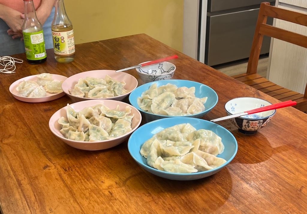 快新聞／北桃議員合體！過年吃元寶　陳乃瑜、于北辰包餃子互別苗頭