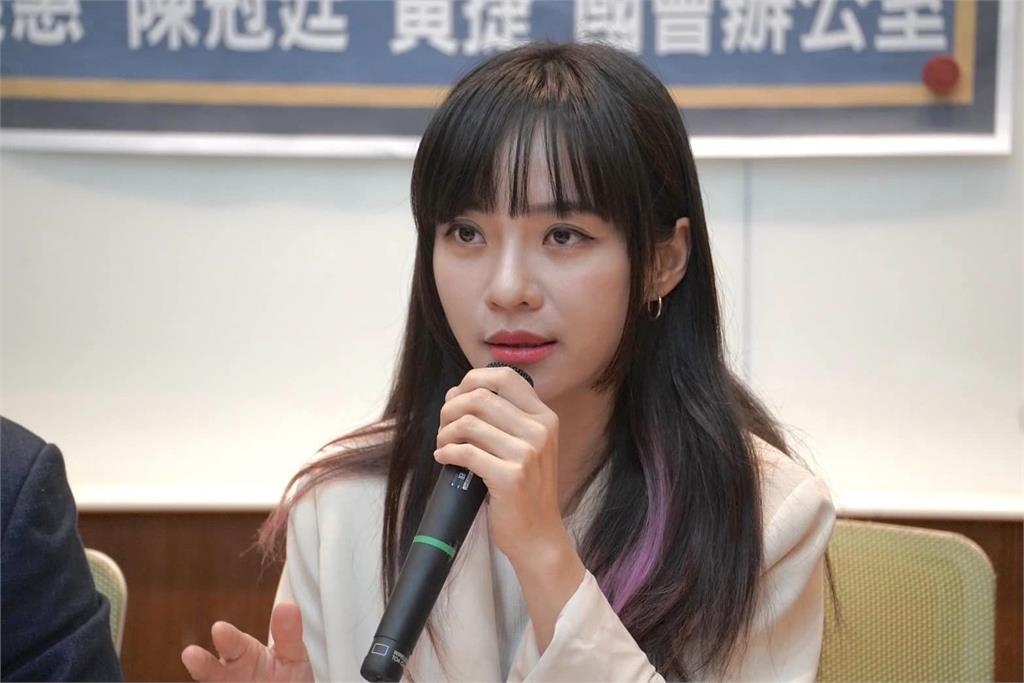 快新聞／藍綠齊守歲！黃捷、韓國瑜曝年夜飯　她喊：與家人團圓就是幸福