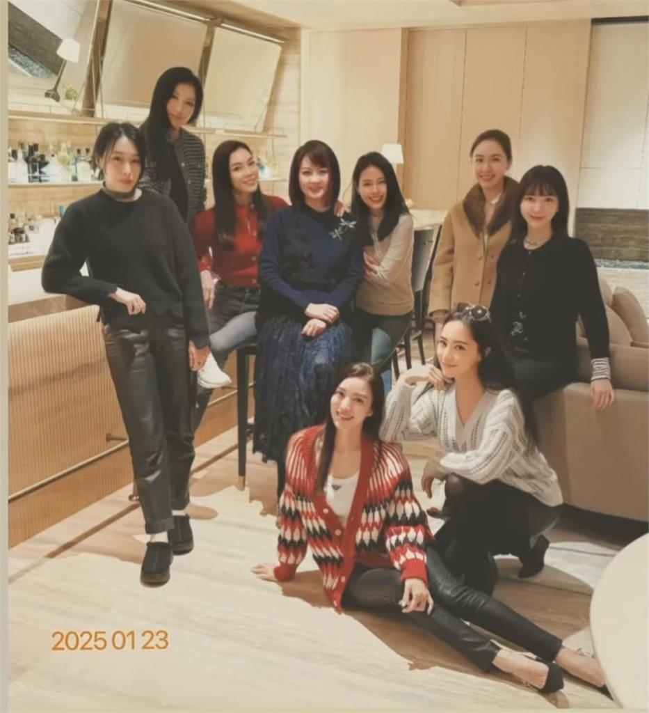 曾馨瑩過年前曬名媛姐妹團「9貴婦」齊聚含金量破表!她寫10字曝心聲