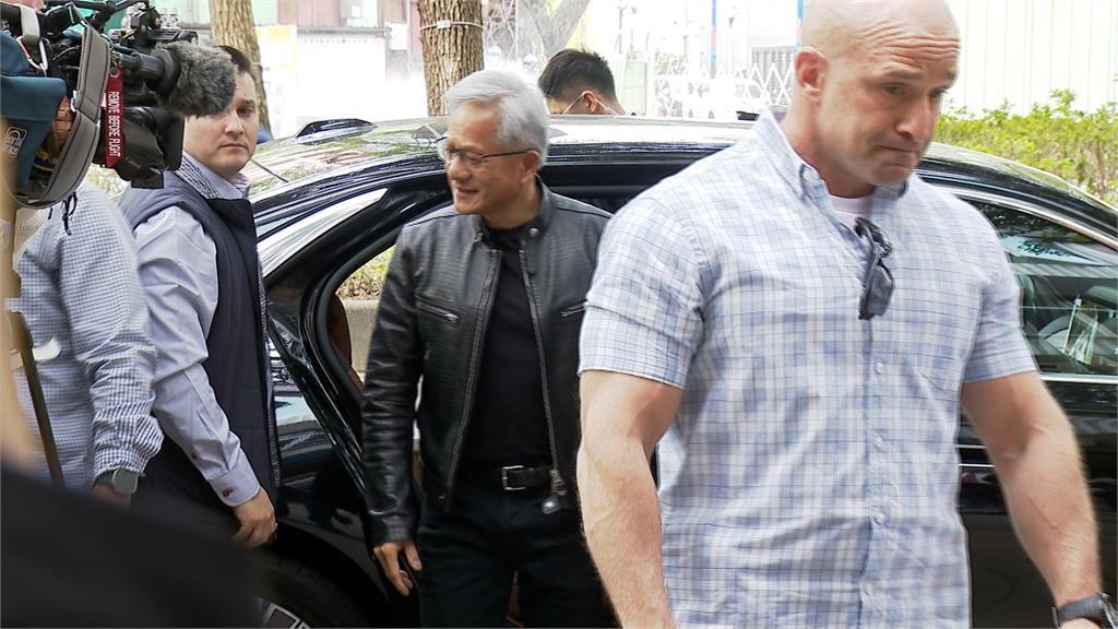 DeepSeek重挫輝達股價　黃仁勳身價暴跌近7000億「跌出億萬富豪榜前10」