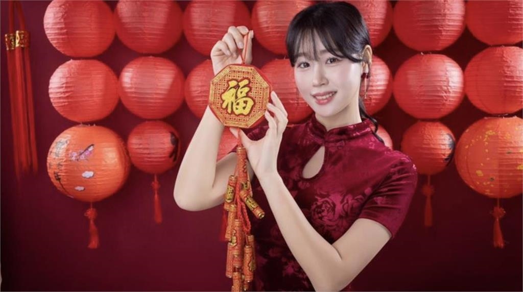 綜合/台韓女神「雙嬌」拜新年!禾羽、金渡娥「刮刮樂」試手氣