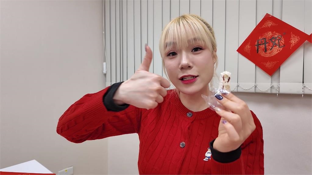 邊荷律、李丹妃拜年初體驗　「特別版三振舞」香爆