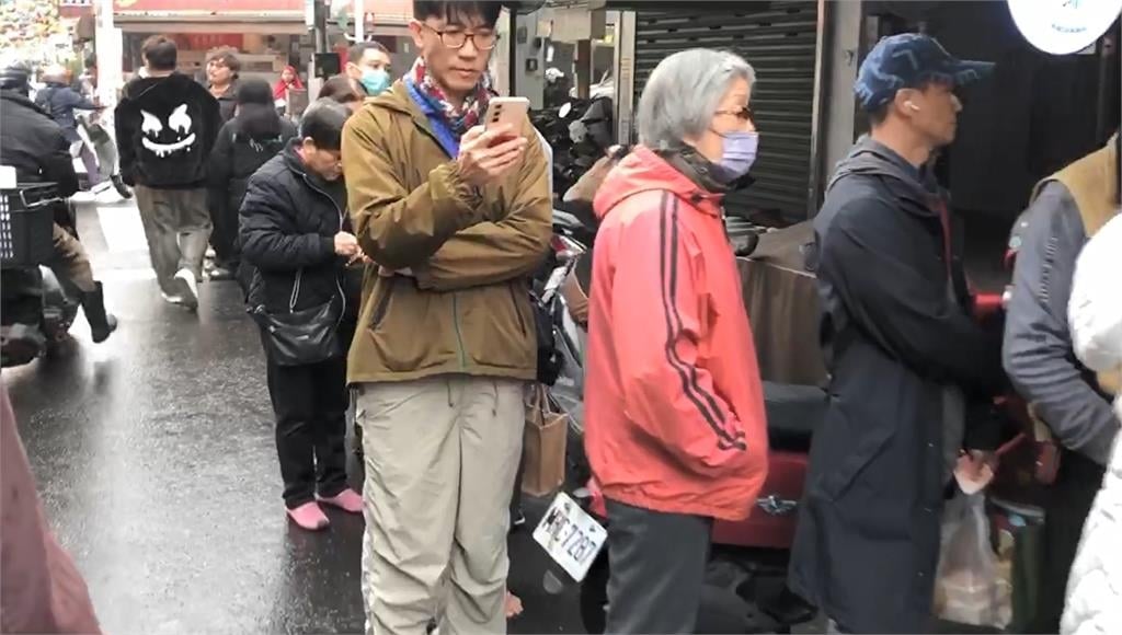 初三出遊潮！　台南國華街名店大排長龍　屏東遊客滿滿