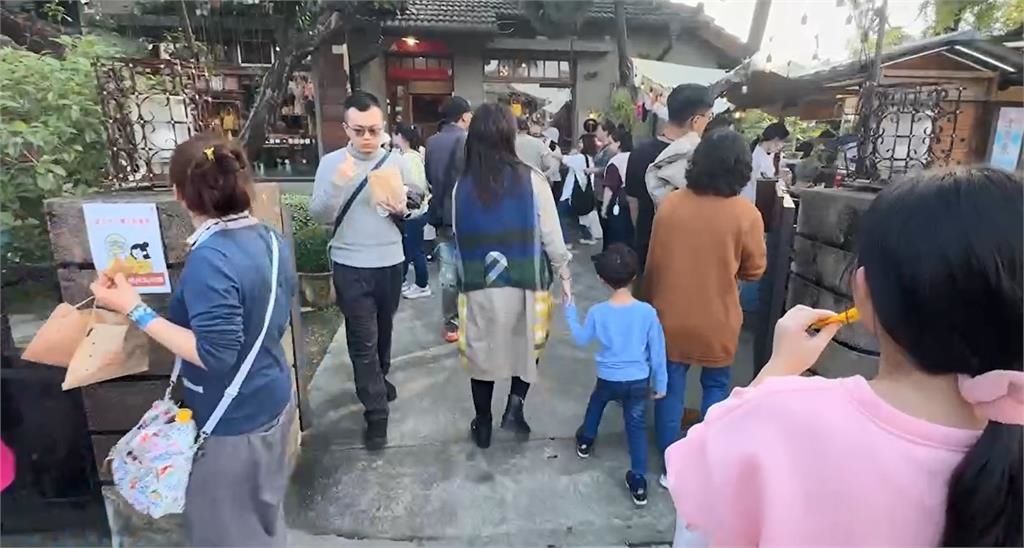 初三出遊潮！　台南國華街名店大排長龍　屏東遊客滿滿