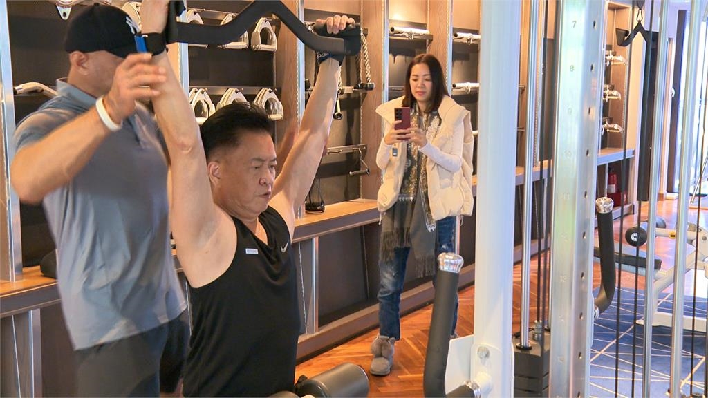65歲健身不嫌晚 林志隆告別高血壓還能單手拎小孩