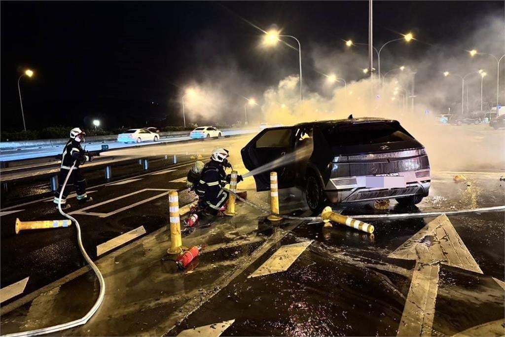 電動車「5人座塞8人」自撞釀4死!姊喊「想了解警消第一時間作為」挨轟回應了