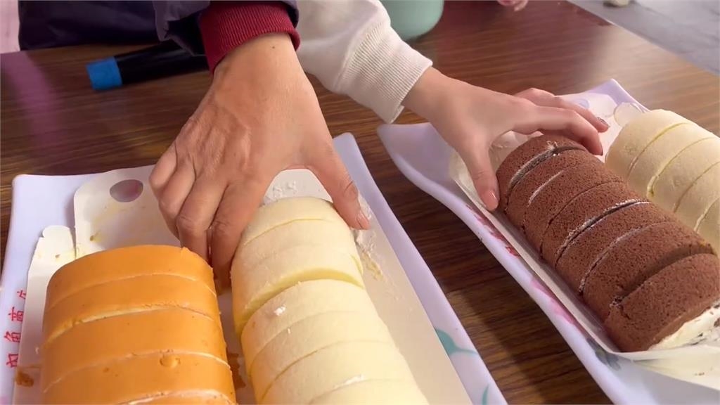 宜蘭慈皇宮無限量供應「奶凍捲」　信眾春節「呷甜甜、過好年」