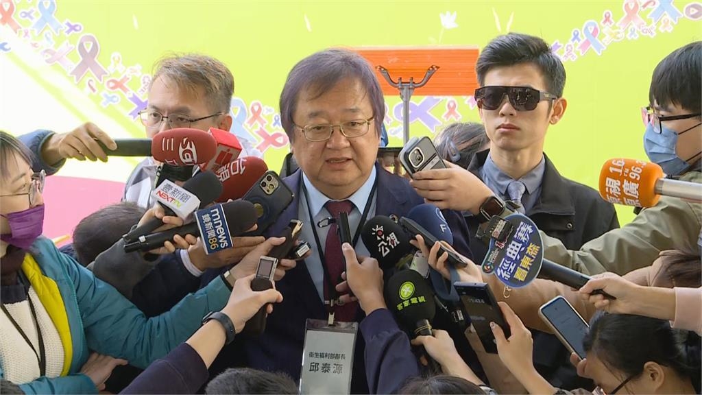 搶打公費流感疫苗「一天從20萬打到剩16萬劑」 邱泰源:抗流感藥物非常夠 搶打公費流感疫苗「一天從20萬打到剩16萬劑」 邱泰源:抗流感藥物非常夠