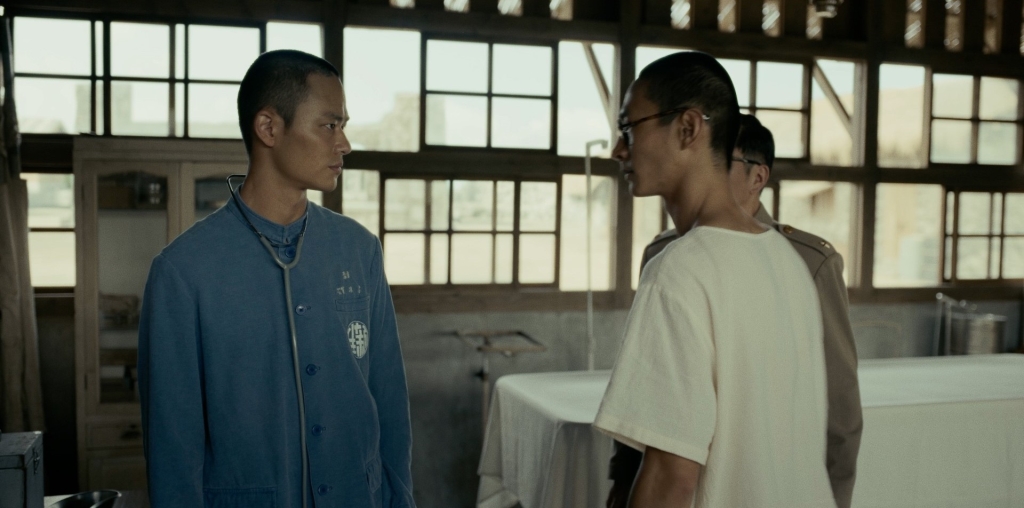 王識賢組「五虎將」在綠島動刀！克難環境取子彈「險被突襲」