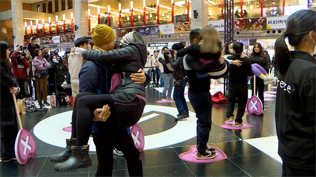 情人節檔期搶商機! 台北「創意接吻大賽」浪漫滿分