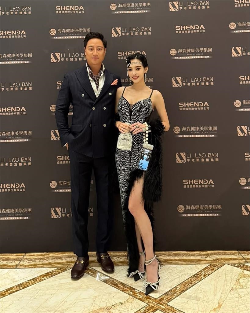 小鐘直播帶貨15分鐘賣破600萬!脫口擁5間房身體罕曝「1後遺症」