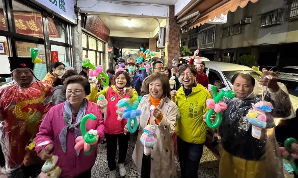 快新聞/「痛車」也來了!台中元宵活動冒雨登場 何欣純:像搭時光機重返童年