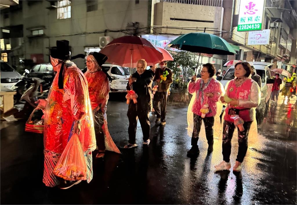 快新聞/「痛車」也來了!台中元宵活動冒雨登場 何欣純:像搭時光機重返童年