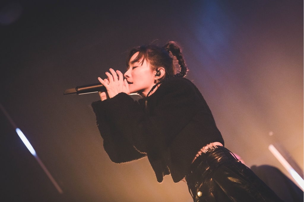 驚爆失聲危機！金曲歌后認了「自虐成癮」 深怕無法再唱歌