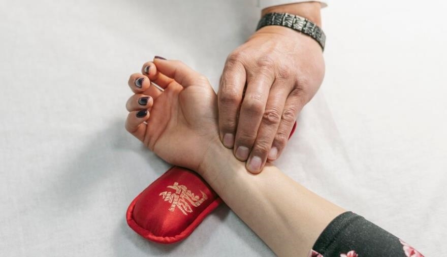 「頭暈」可能是健康警訊!中醫:氣血陰陽失衡、過勞飲食失調都是關鍵