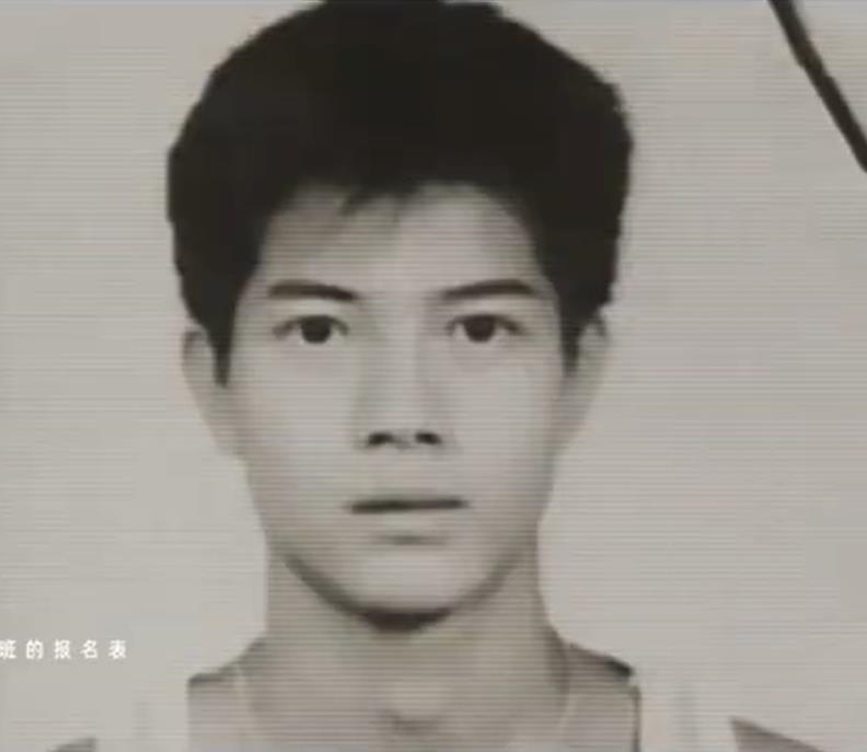 郭富城17歲青澀證件照遭挖出！穿吊嘎炸出肌肉「激短寸頭」網瞪大眼：長這樣？