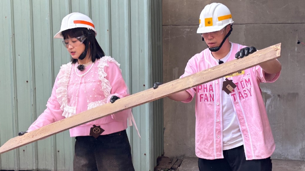 籃籃挺進老屋做一事「無法自拔」 大片牆壁突垮下驚動全場